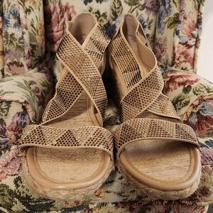 Adrienne Vittadini Tan Espadrille Sandals with Crisscross Straps